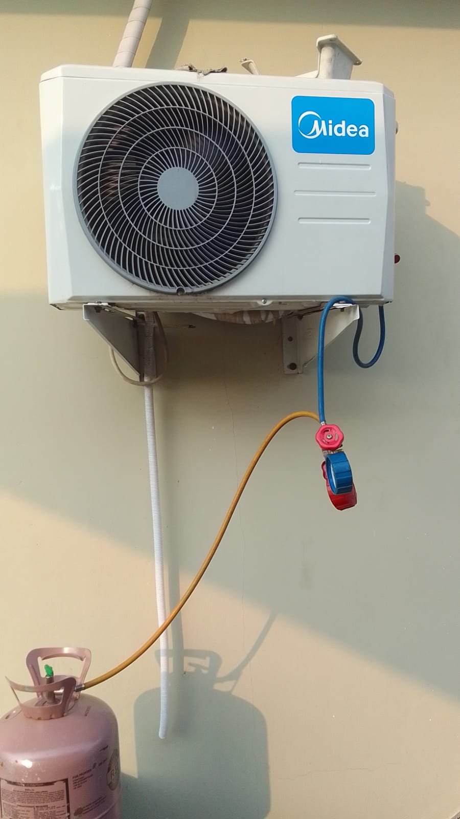 Layanan Isi Freon AC